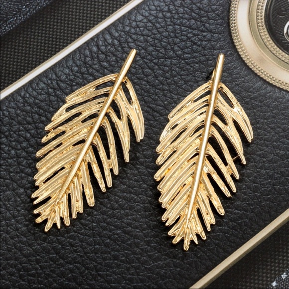 Jewelry - 🌈🌈Gold leaf drop earrings🌈🌈
